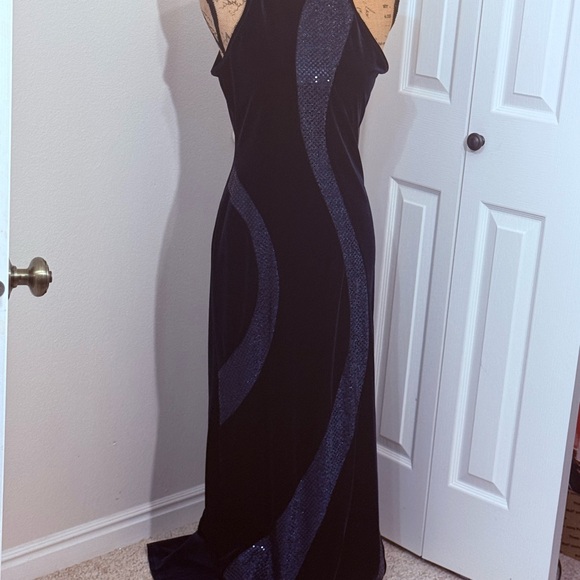 Elegant Black and Blue Evening Gown - Picture 1 of 5